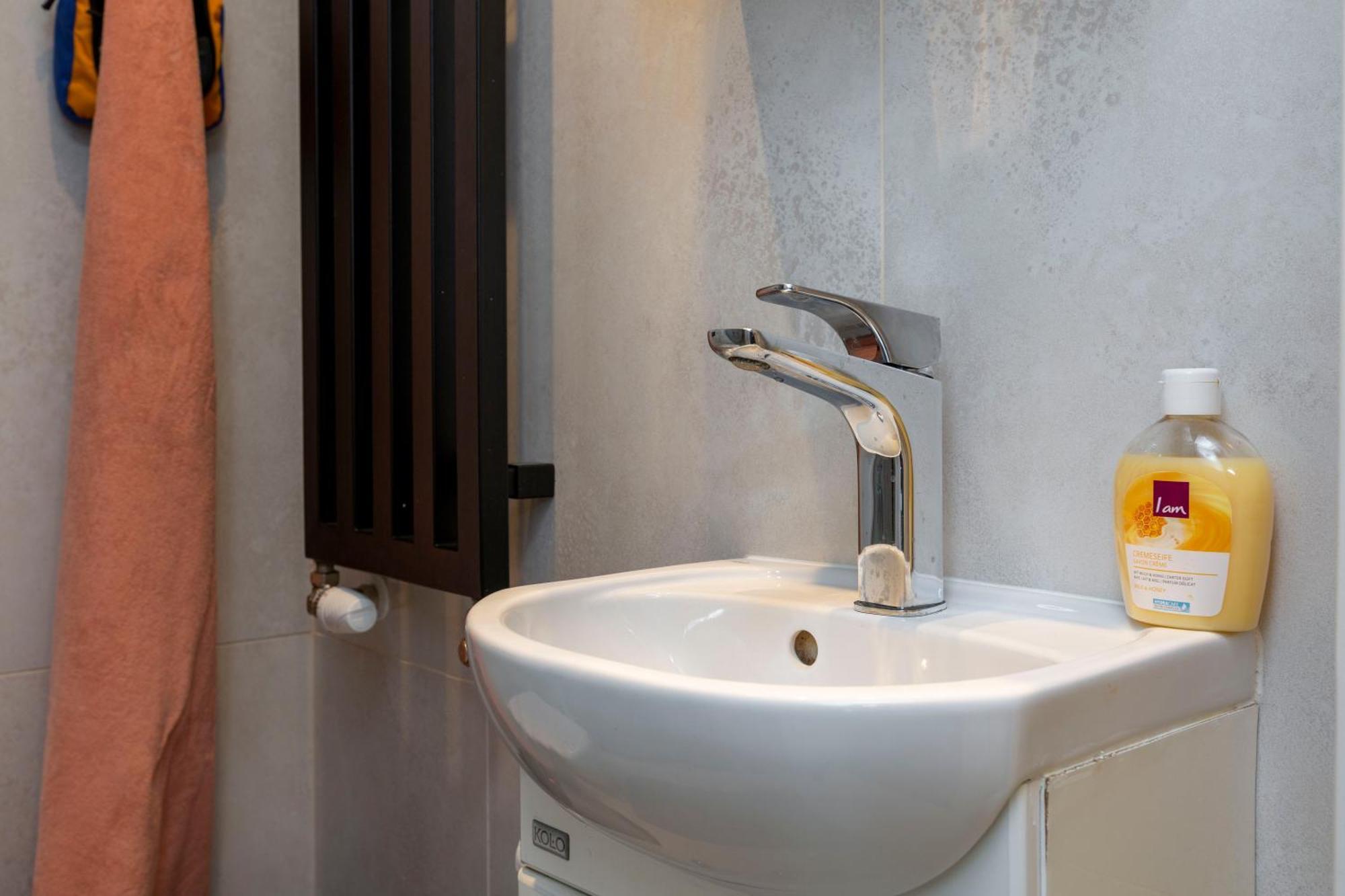 Bnb Comfort Guesthouse Olten - Lostorf Luaran gambar